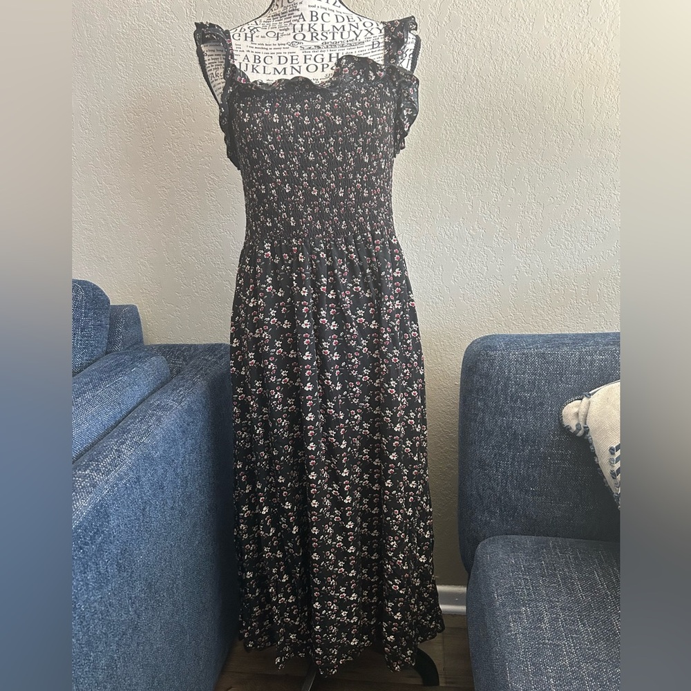 Natural Life Black Ditsy Floral Smocked Maxi Dress Ruffled Shoulder Side Slit L
